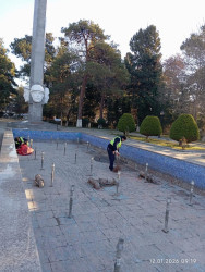 Beyləqan Rayon İcra Hakimiyyətinin təşəbbüsü ilə Beyləqan şəhərinin prospekt və küçələrində abadlıq və təmizlik işləri davam etdirilir.