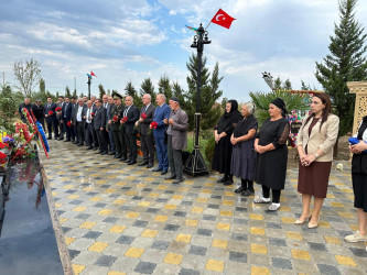 “27 Sentyabr - Anım Günü” ərəfəsində rayonun Təzəkənd, Tatalılar, Eyvazallar, Yuxarı Kəbirli kəndlərinin və Örənqala qəsəbə şəhidlərinin məzarları ziyarət edilib.