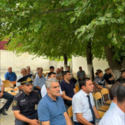 Yeni Mil qəsəbəsində vətəndaşların müraciətləri dinlənilib