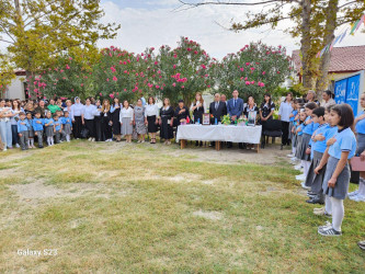 Beyləqan Rayon İcra Hakimiyyətinin başçısı aparatının əməkdaşları “Bilik Günü” münasibəti ilə rayonun bütün ümumtəhsil müəssisələrində keçirilən tədbirlərdə iştirak ediblər.