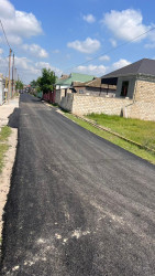 Beyləqan şəhərinin daha bir küçəsində asfaltlanma işləri aparılıb.