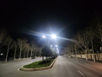 Beyləqan şəhərinin əsas küçələrindən biri olan Heydər Əliyev Prospektində işıqlandırma sistemi yenilənib.
