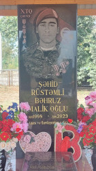 Antiterror əməliyyatları zamanı şəhid olan Rüstəmli Bəhruz Malik oğlunun doğum qeyd olunub.