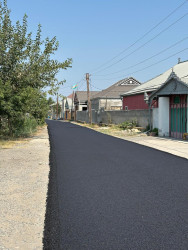 Beyləqan şəhəri Rövşən Axundov küçəsində asfaltlanma işləri başa çatıb.