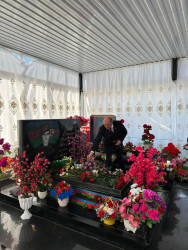 Anım Günü ərəfəsində şəhidlərin məzarları ziyarət olunub