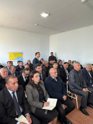 Beyləqan Rayon İcra Hakimiyyətinin başçısı Əziz Əzizov Yuxarı Kəbirli kəndində vətəndaşlarla növbəti səyyar qəbul-görüş keçirib.