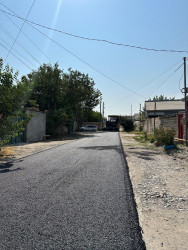 Beyləqan şəhəri Rövşən Axundov küçəsində asfaltlanma işləri başa çatıb.
