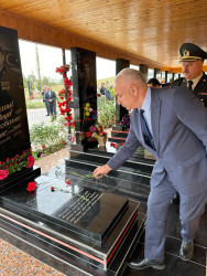 Dünyamalılar kəndində antiterror əməliyyatlarında şəhid olan Əliyev Ramil Şakir oğlunun məzarı ziyarət olundu.