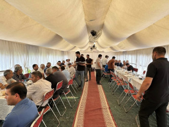 Beyləqan Rayon İcra Hakimiyyətinin başçısı Əziz Əzizov Vətən müharibəsi iştirakçısının ailəsinə başsağlığı verib