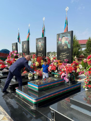 Beyləqan rayonu Təzəkənd kəndində şəhid Abbasov Vüsal Telman oğlunun mövlud günü qeyd olunub.