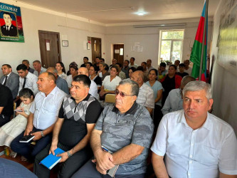 Allahyarlı kənd sakinləri ilə səyyar vətəndaş qəbulu keçirilib