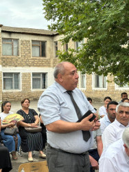 Beyləqan Rayon İcra Hakimiyyətinin başçısı vətəndaşlarla səyyar görüşlərini davam etdirir.