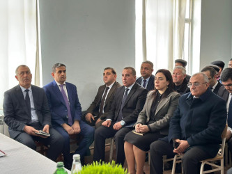 Beyləqan Rayon İcra Hakimiyyətinin başçısı Əziz Əzizov Yuxarı Kəbirli kəndində vətəndaşlarla növbəti səyyar qəbul-görüş keçirib.