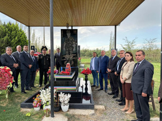 “27 Sentyabr - Anım Günü” ərəfəsində rayonun Təzəkənd, Tatalılar, Eyvazallar, Yuxarı Kəbirli kəndlərinin və Örənqala qəsəbə şəhidlərinin məzarları ziyarət edilib.