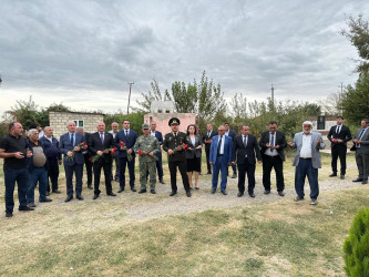 Qəhrəmanlı qəsəbəsində antiterror əməliyyatlarında şəhid olan Rüstəmli Bəhruz Malik oğlunun məzarı ziyarət olundu.