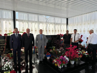 Anım Günü ərəfəsində şəhidlərin məzarları ziyarət olunub