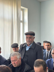 Beyləqan Rayon İcra Hakimiyyətinin başçısı Əziz Əzizov Yuxarı Kəbirli kəndində vətəndaşlarla növbəti səyyar qəbul-görüş keçirib.