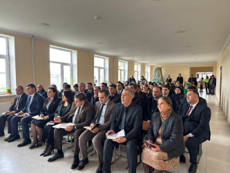 Beyləqan Rayon İcra Hakimiyyətinin başçısı Əziz Əzizov Birinci Şahsevən kəndində vətəndaşlarla növbəti səyyar qəbul-görüş keçirib.