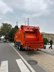 Beyləqanda məişət tullantılarının daşınması üçün yeni kommunal texnika təqdim olunub