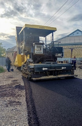 Beyləqan şəhərində yol infrastrukturunun yenilənməsi istiqamətində tədbirlər davam edir.