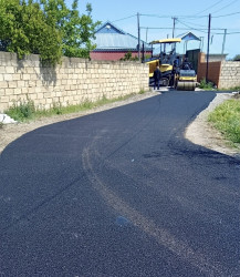 Beyləqan şəhərində yol infrastrukturunun yenilənməsi istiqamətində tədbirlər davam edir.
