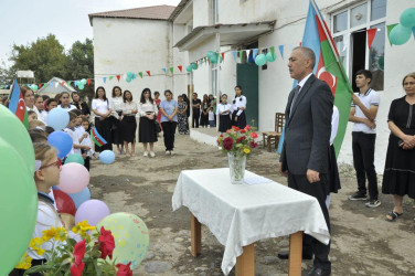 Beyləqan Rayon İcra Hakimiyyətinin başçısı aparatının əməkdaşları “Bilik Günü” münasibəti ilə rayonun bütün ümumtəhsil müəssisələrində keçirilən tədbirlərdə iştirak ediblər.