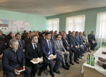 Türklər qəsəbəsində səyyar qəbul keçirilib