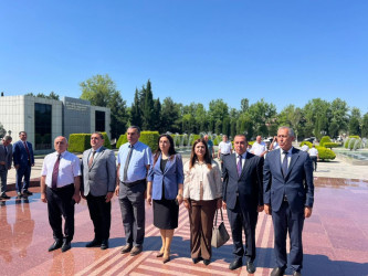 Beyləqanda Tibb İşçilərinin Peşə Bayramı münasibətilə Ulu Öndər Heydər Əliyevin abidəsi ziyarət edilib