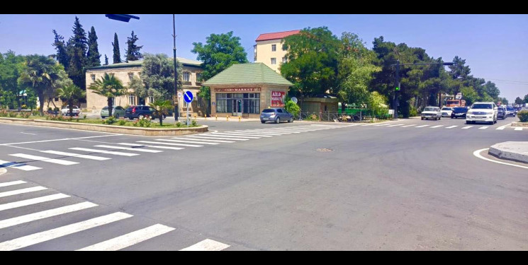 Rayonun asfaltlanmış küçələrinə piyada keçid xətləri çəkilib