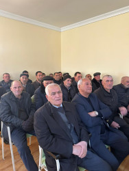 Beyləqan Rayon İcra Hakimiyyətinin başçısı Əziz Əzizov Birinci Aşıqlı kəndində vətəndaşlarla növbəti səyyar qəbul-görüş keçirib.