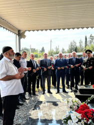 “27 Sentyabr - Anım Günü” ərəfəsində rayonun Əhmədli, Əmirzeyidli, Aşıqalılar kəndlərinin və Yeni Mil qəsəbəsi şəhidlərinin məzarları ziyarət edilib.