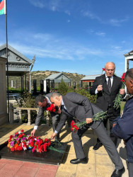 Aprel döyüşləri şəhidlərinin xatirəsi ehtiramla yad edilib.