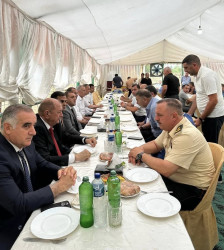 Beyləqan Rayon İcra Hakimiyyətinin başçısı şəhid anasının yas mərasimində iştirak etmişdir.