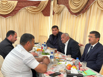 Beyləqan Rayon İcra Hakimiyyətinin başçısı şəhid atasının yas mərasimində iştirak edib.