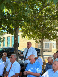 Orta Əlinəzərli kəndində vətəndaşlarla səyyar qəbul keçirilib