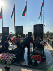 Anım Günü ərəfəsində şəhidlərin məzarları ziyarət olunub