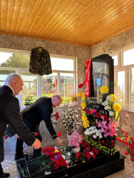 Aprel döyüşləri şəhidlərinin xatirəsi ehtiramla yad edilib.