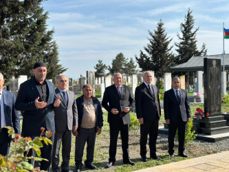 Aprel döyüşləri şəhidlərinin xatirəsi ehtiramla yad edilib.