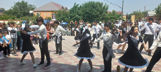 Beyləqanda “Son zəng” sədaları: Rayon İcra Hakimiyyəti başçısının təbriki məzunlara çatdırıldı!