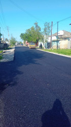 Beyləqan rayonunda yol infrastrukturunun yaxşılaşdırılması istiqamətində həyata keçirilən tədbirlər uğurla davam etdirilir.