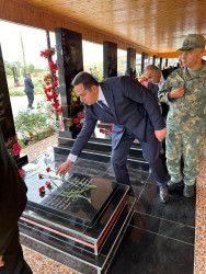 Dünyamalılar kəndində antiterror əməliyyatlarında şəhid olan Əliyev Ramil Şakir oğlunun məzarı ziyarət olundu.