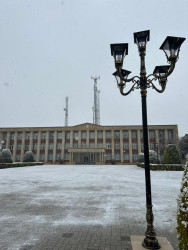 Mədəniyyət və istirahət parkında yeni işıq dirəkləri qurlaşdırılıb.